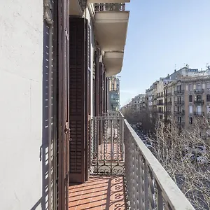 the-white-flats-eixample.topbarcelonahotels.com/